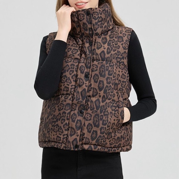 NWT Leopard Print Puffer Vest Cropped Trendy Brown Quilted Medium Animal Print - Picture 4 of 6